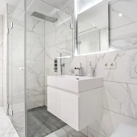 Gasperich With Pool Gym & View