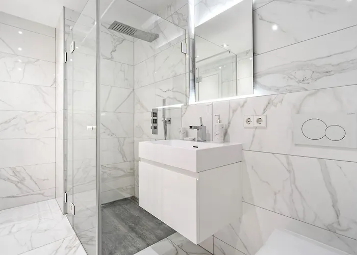 Luxury Stay With Pool And Views In Gasperich